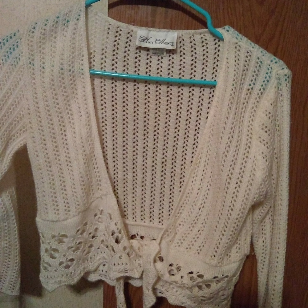 NWOT white LS shrug w/tie front size medium